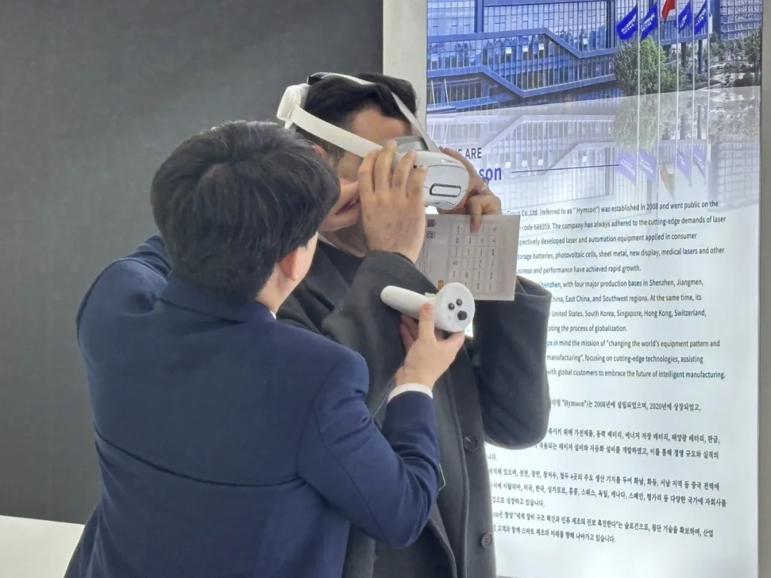 AG旗舰厅官方网站在展会现场提供沉浸式产品体验，参观者可以直观感受高速激光模切机和叠片电池装配线的高效生产过程